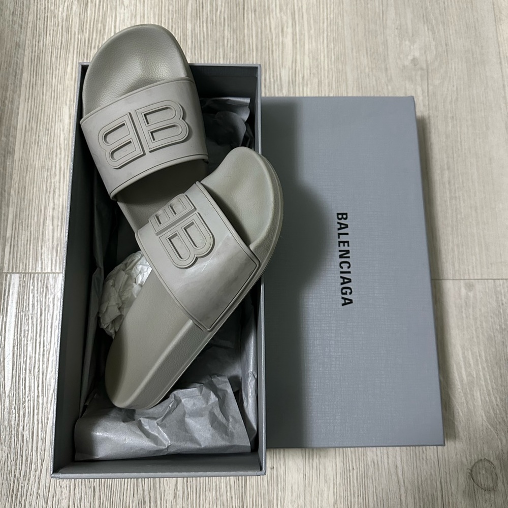 Balenciaga slides in light gray